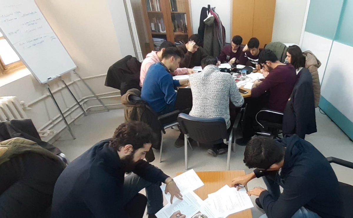 2.Sınıf öğrencilerimizin 16 bölümde 16 öğretim üyemizle gruplar halinde gerçekleştirdiği PDÖ eğitiminin son oturumu bugün yapıldı.