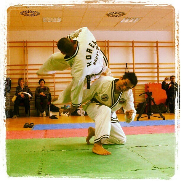 HapkidoJ's tweet photo. GM LEE Chang Soo / M Raphael Couet
.
.
#hapkido #grandmaster #barcelona #alvarosanz #raphaelcouet #leechangsoo #hoshinsul #technics #kicks #korea #seoul #jinjungkwan #training #hard #speed #power https://t.co/8hmrEK6heM https://t.co/hUQjikwc7M