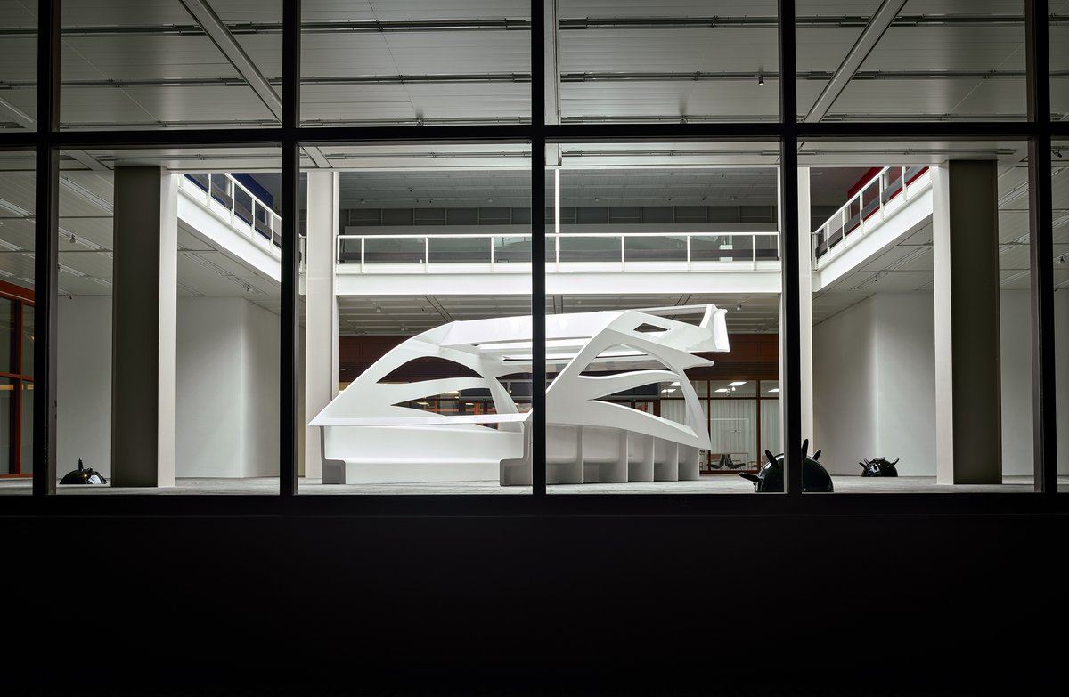 belvedere21wien's tweet photo. Eva Grubingers Ausstellung "Malady of the Infinite" fokussiert auf ein skulpturales Objekt in der Mitte der Ausstellungshalle: das Cockpit-Chassis einer Superjacht. https://t.co/REJG8aoVuh #EvaGrubinger https://t.co/X5ZrnVOaPB
