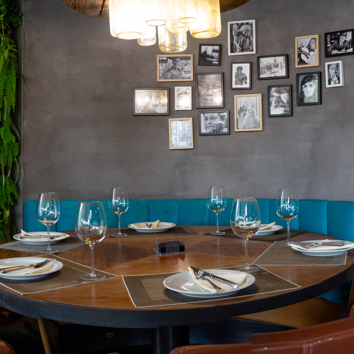 En Sasha nos gusta pensar que hay cosas que nunca cambian. Que hay sabores que son eternos y recuerdos que se acercan tanto a nuestros días que nos atrapan. Gracias por elegir siempre disfrutar con nosotros.
Bienvenid@ a casa, bienvenid@ a Sasha😊 
📷 Emilio Simón by <a href="/elioestudio/">Elio Estudio</a>