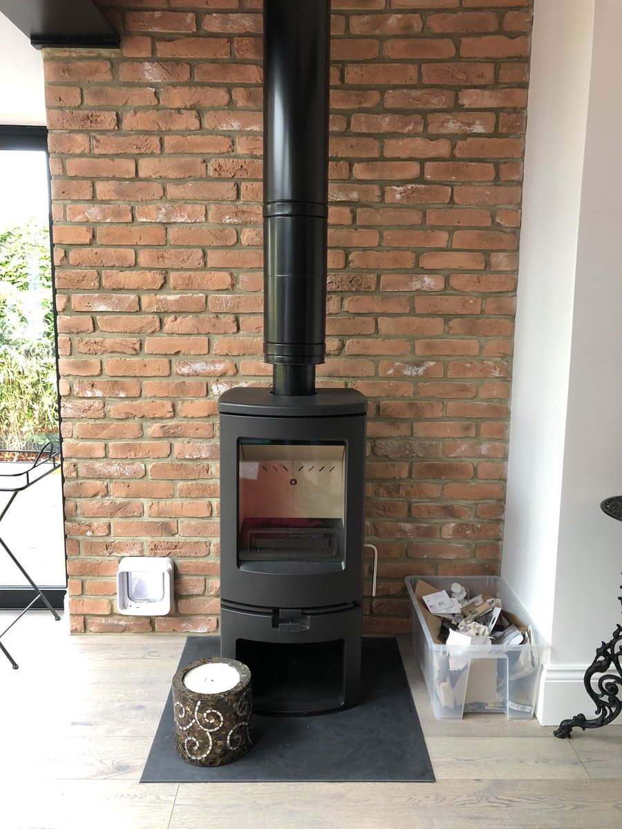 surreyfires's tweet photo. Twin-Wall Thursday!

Here we have a @CharnwoodStoves stove installed with a @PoujoulatUK Therminox flue system with a satin black coated finish.
🔥🌟
--
#TwinWall #Flue #Therminox #London #Surrey #Woodburner #EcoDesign #DEFRA #Chimney #Charnwood #Arc #Poujoulat #Stove #Fireplace https://t.co/vtDMImQnXD