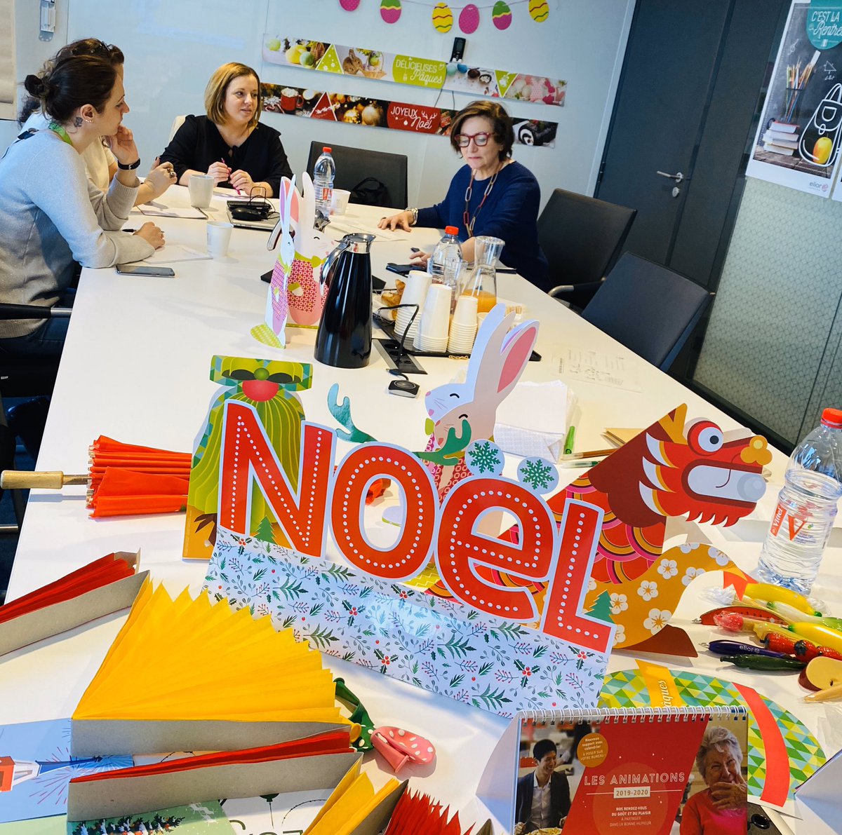 Aujourd’hui, brainstorming de créativité sur le prochain programme d’animations calendaires 🥳 Les équipes @Elior_France partagent idées et retours clients avec <a href="/109lagence/">109 l'agence</a> pour faire encore + plaisir à nos convives 🤩 #AppétitDuMieux