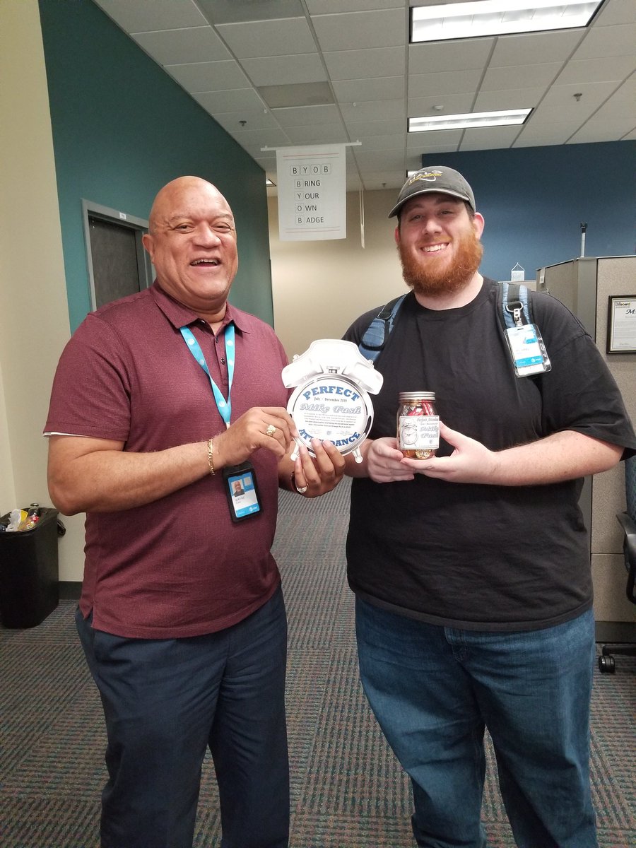 Wayne_OPFLDSL's tweet photo. Wayne Ford Area Manager, Orange Park DSL recognizing a few employees for 6 months of perfect attendance for the 2nd half of 2019. #DSL #techcaretweets #P2BY https://t.co/XzGLLsTScQ