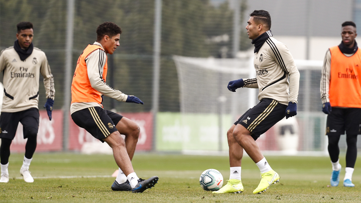 Varane y Casemiro, en la sesión del Real Madrid.