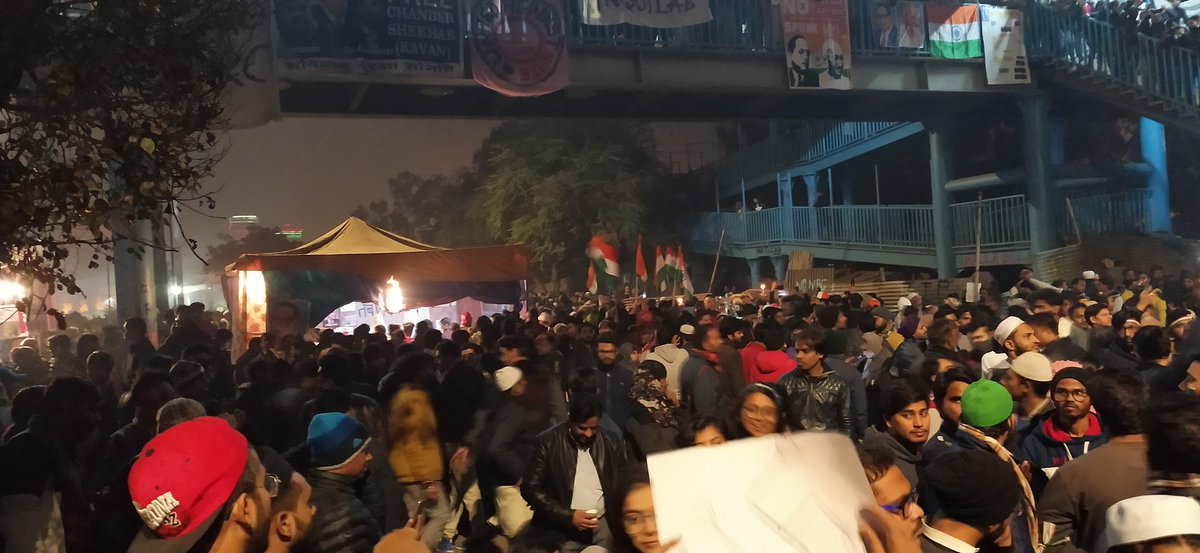 Mo_farooqui's tweet photo. क्या उनको खबर थी होंठों पर जो कुफ्ल लगाया करते थे .
इक रोज इसी खामोशी से टपकेंगी दहकती तकरीरें.
#RollBackCAA
#StandAgainstCAA
#RejectNRC
#महानऔरतें_शाहीनबागकी
#सलाम_महिला_शक्ति_शाहीनबाग
@thewire_in
@dhruv_rathee
@rahatindori
@AlJazeera https://t.co/hEF1wb6OHt