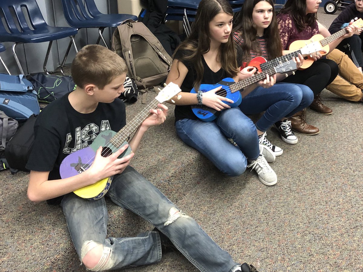 Teach_Innovate's tweet photo. Practicing their ukulele skills for the expo! #6thGrade #GoCIGo #makers #music @STEAMrollerzMN https://t.co/J1qpdDKDmH