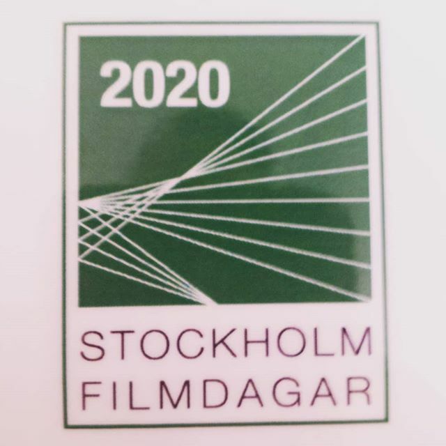Roxy är på jakt efter mer intressant film!