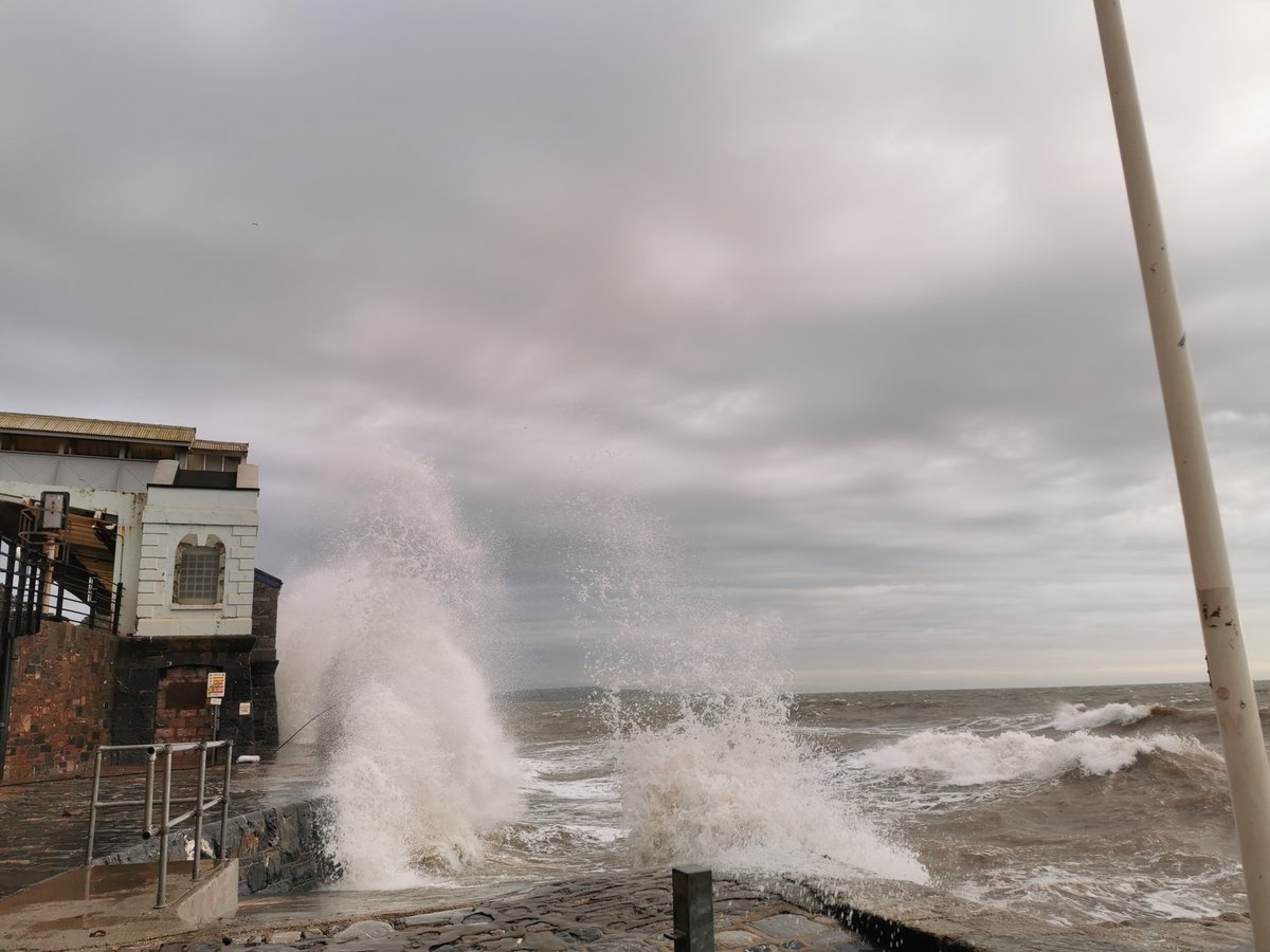 BeachCamsMan's tweet photo. I don't think I'll be walking along there today. #water #waves #smallwaves #messywaves #waveseason #wavesonwaves https://t.co/WkcJcS7aGG