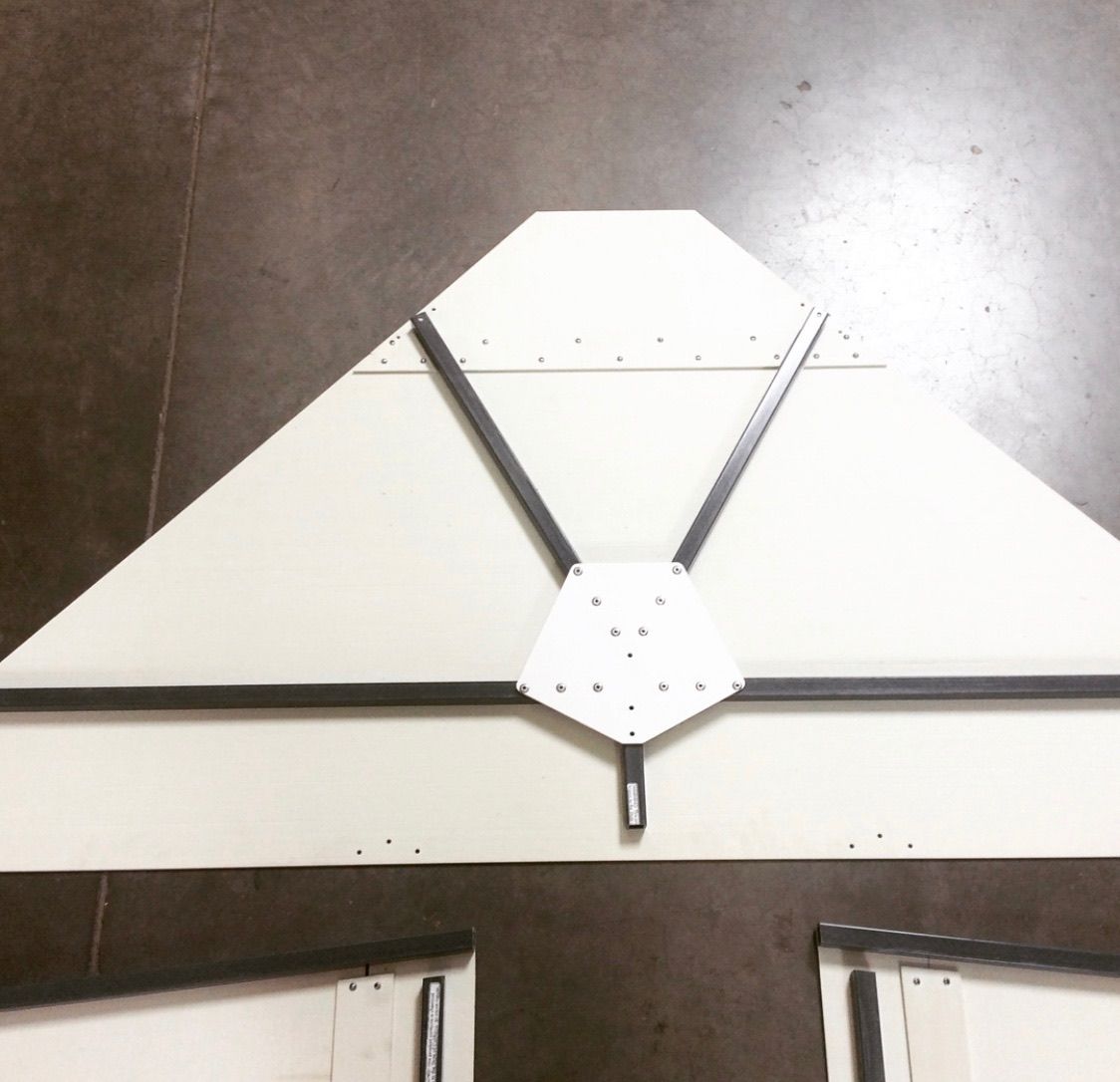 CROnsrud's tweet photo. For years the aerospace and automotive industries have been using Onsrud CNC Routers to create quality aerodynamic parts that live up to the task.
Here’s a great example by @cncroutingaz routing and assembling (riveting) fiberglass composite aerodynamic panels for the big rigs! https://t.co/n7G8WJTAev