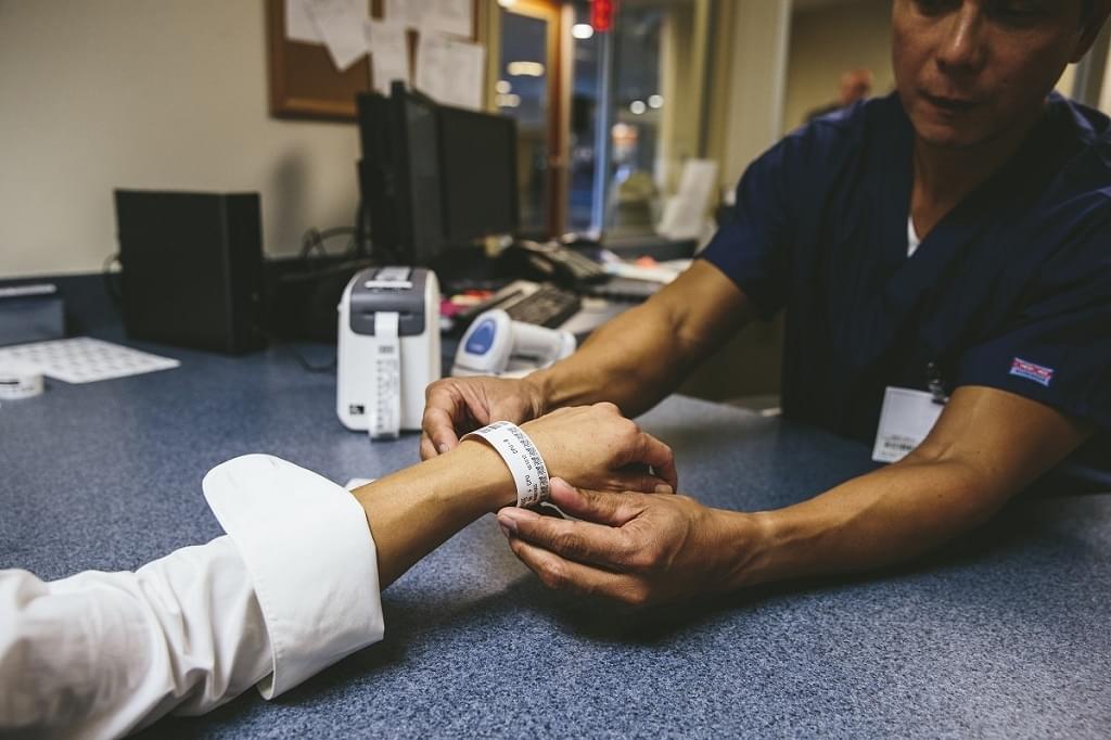 ZebraTechnology's tweet photo. Reduce medical errors and ensure treatments and medications are administered correctly with our patient identity solutions. https://t.co/IhGmB4lO2z https://t.co/n7Z4OXqiFK