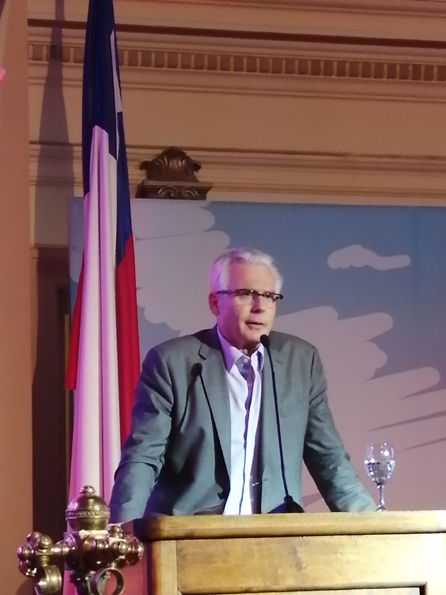 PaulinaAcevedoM's tweet photo. AHORA!! En la inauguración del #ForoInternacionalDDHH, en el Ex Congreso en Santiago de #CHILE, se escucha fuerte "#GARZÓN, GARZÓN, LLÉVATE AL WEVON"

#RenunciaPiñera
#ChileDesperto
#ChileNoSeRinde
#URGENTE #ChileEnDictadura
#ChileViolaLosDDHH
#DDHH #AquíYAhora https://t.co/zmYOQPkvp0