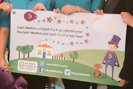 MudiadMeithrin's tweet photo. Cefnogwn yr alwad am ysgol Gymraeg yn ardal newydd @plasdwr (dim syndod gan ein bod yn arddel #trochi). Un ffordd adeiladol ymlaen ar gyfer gofal/addysg gynnar (sef y ddarpariaeth anstatudol i blant dan 5) yw sefydlu 🌟Cylch Meithrin🌟 (a Chylch Meithrin yn unig) ar y safle https://t.co/QBBq2cfTjE