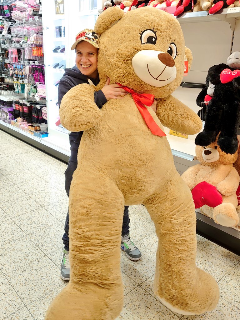 ObsessionFamily's tweet image. Sam found a massive Teddy Bear in Home Bargains today instagram.com/p/B7rWkN0ntr0/…
#ValentinesDay2020 #giftideas