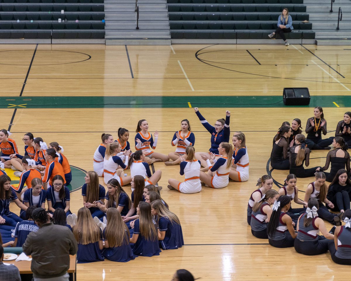 last friday we competed at the Kelly Green Invitaional and placed second with our jazz dance!! couldn’t be more proud of this team and all the hard work they’ve put into this comp season!! 💙🧡