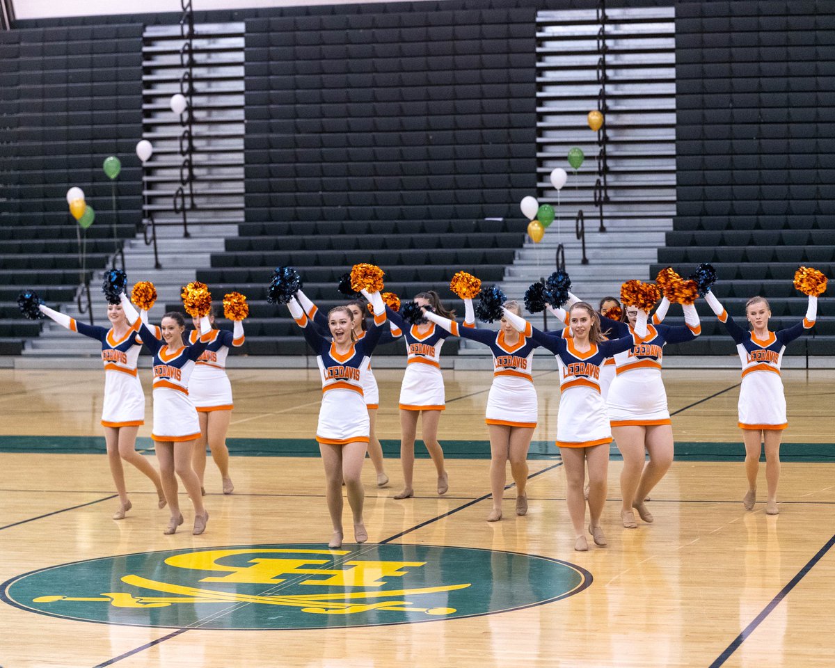 mvillehsdance's tweet photo. last friday we competed at the Kelly Green Invitaional and placed second with our jazz dance!! couldn’t be more proud of this team and all the hard work they’ve put into this comp season!! 💙🧡 https://t.co/tLElVCTNeW