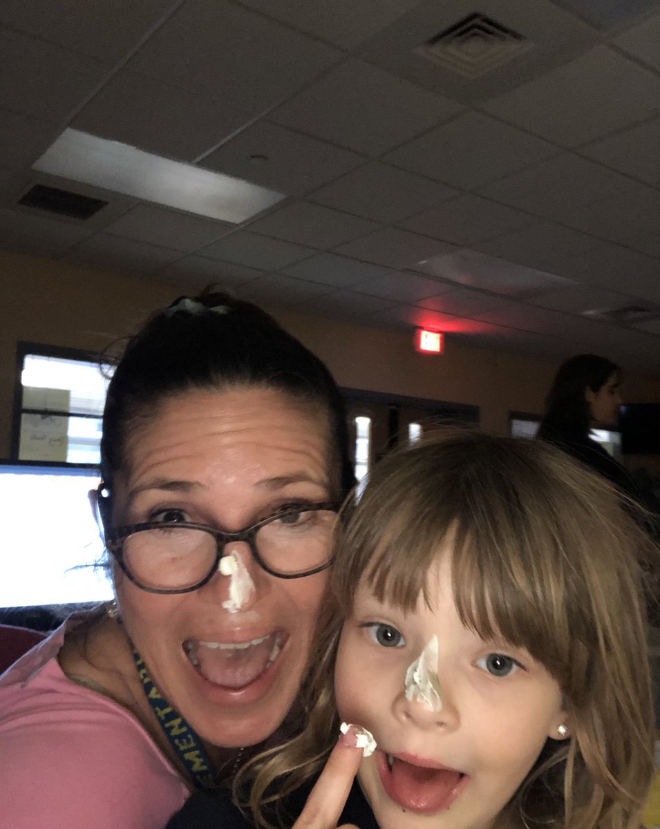 cela_mendoza's tweet photo. Someone shared her #cupacake  with me today! @rosies_ranch ❤️❤️❤️ https://t.co/sj3yiRXrWF