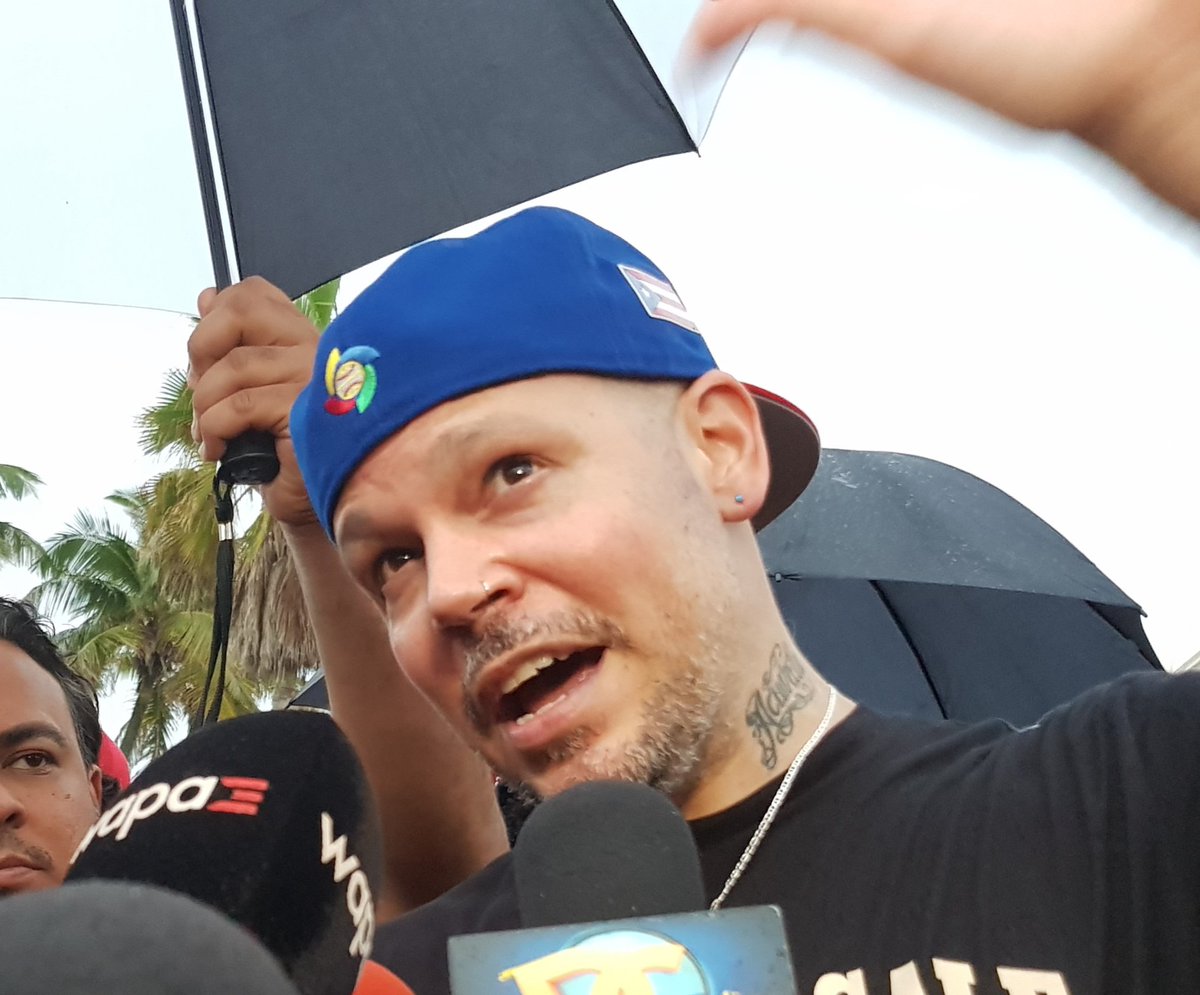 Rene Calle 13 llega a manifestación bajo aguacero  #Destino2020 #RDclaro