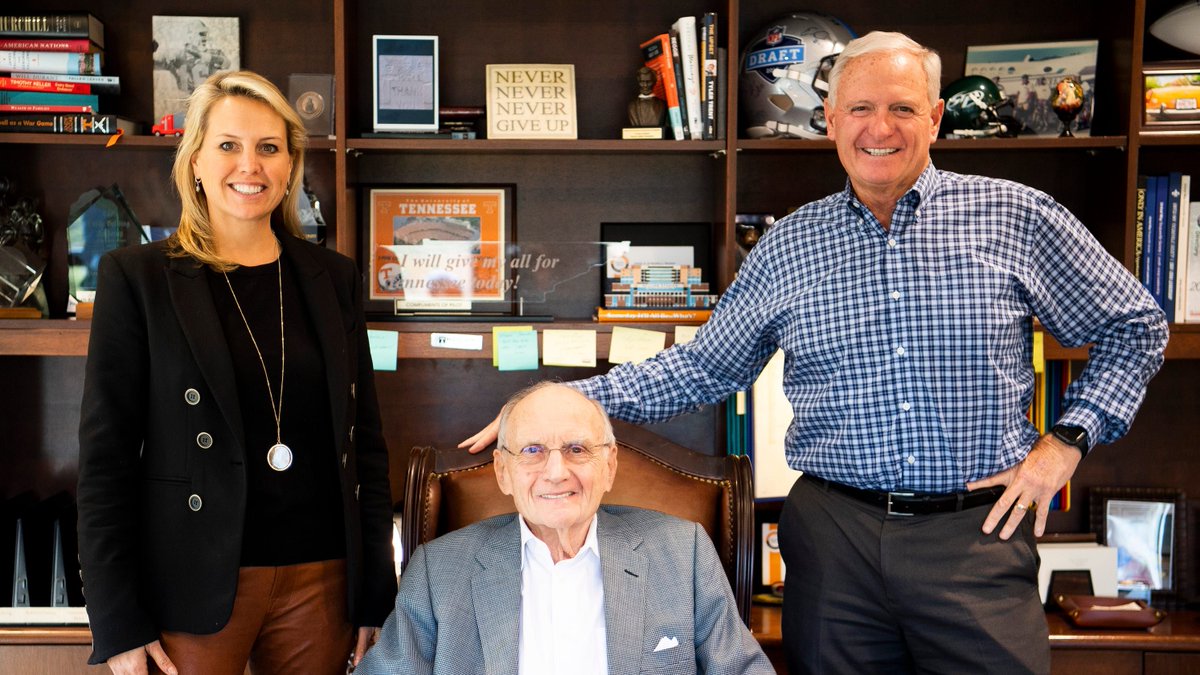 moxcar's tweet photo. Now ranked No. 10 on @Forbes' list of America’s Largest Private Companies, Knoxville-based @PilotFlyingJ continues to grow &amp; today marks another big milestone. It is bringing its many brands under one corporate umbrella: Pilot Company. @knoxnews story: https://t.co/iwTCLoxZRY https://t.co/Kmmm3rmTCr