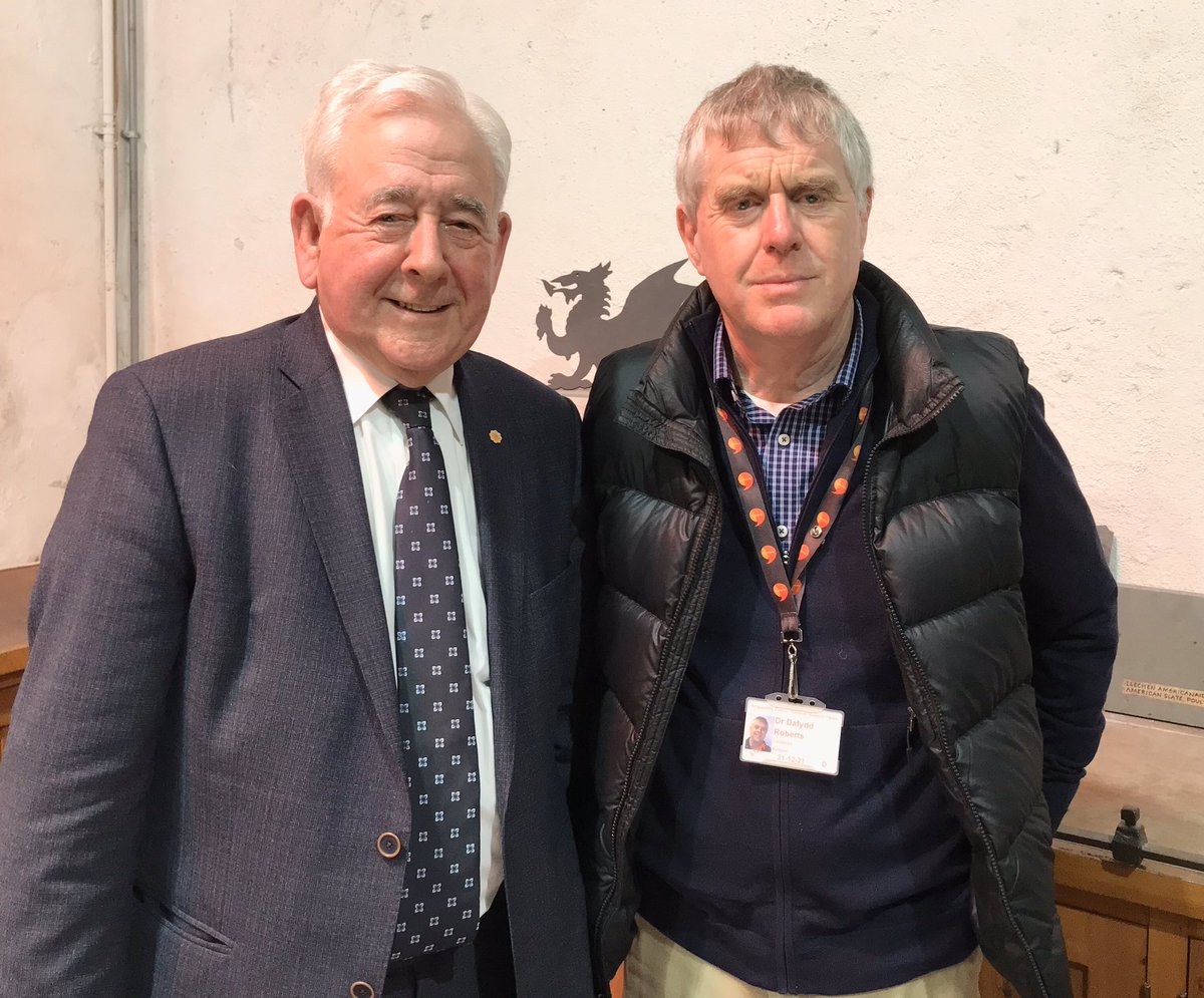 Noson arbennig heno yn gwrando i Dafydd Wigley yn trafod y frwydr am iawndal i chwarelwyr.                         An amazing evening listening to Dafydd Wigley talk aboutof the long battle for compensation for the slate industry @LlechiCymru <a href="/CyngorGwynedd/">Cyngor Gwynedd</a>