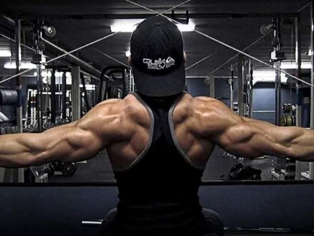 TaraMarie_Live's tweet photo. #TARAMARIESTIPS Prioritize within your workouts: If you’re training back &amp; your lats are lagging in development, train lats first before training other parts of your back. Exercises you do later in your workout will get less of your strength so START with your weak points. #TRAIN https://t.co/p1QaooXIeE