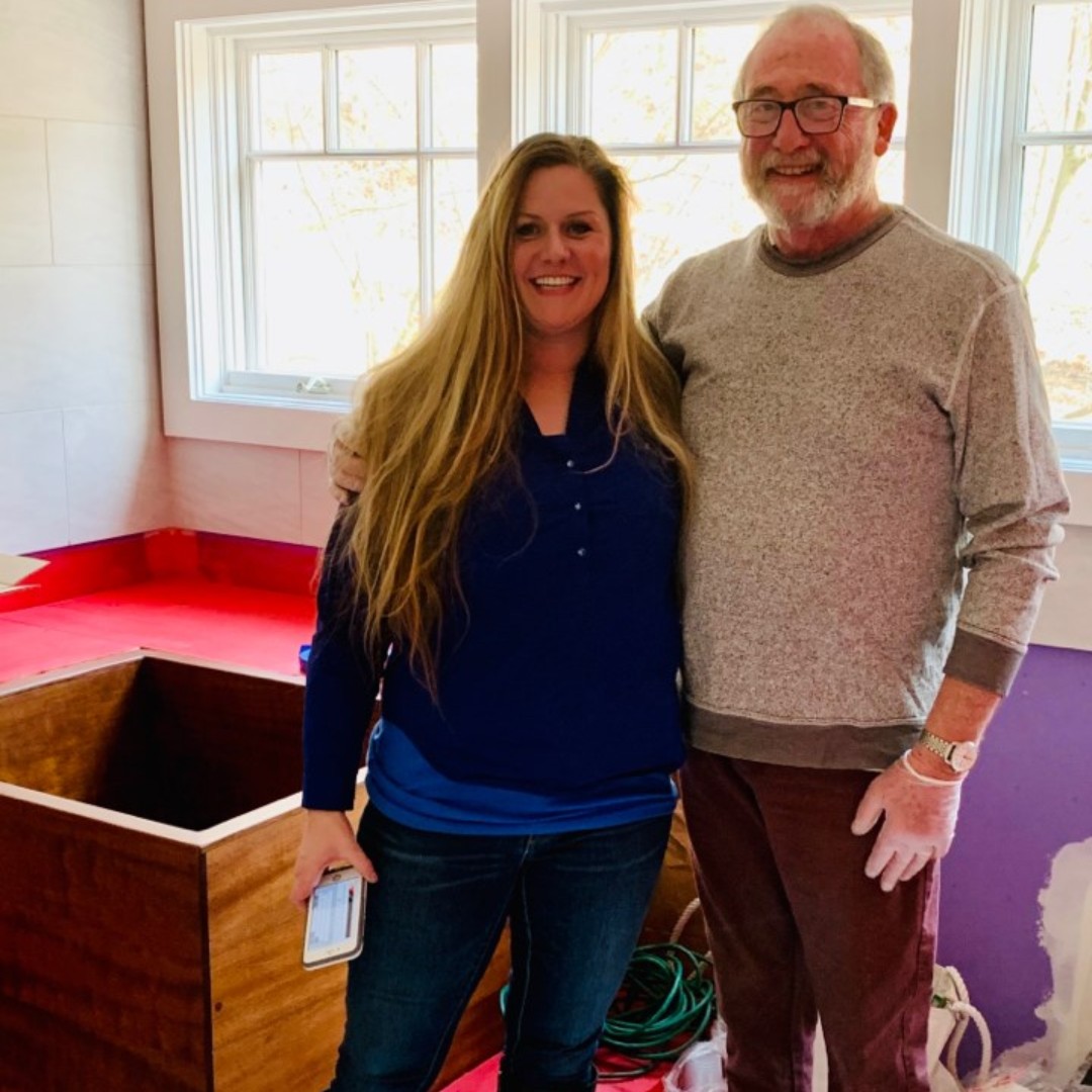 SCDThinkBuild's tweet photo. Project Designer Kyra is excited to meet Steve Batiste of "Bath in Wood", who came all the way from Swans Island, Maine to facilitate the successful installation of this sapele Ofuru soaking tub. #thinkbuild #springcreekdesign https://t.co/g1WbxVaXB2