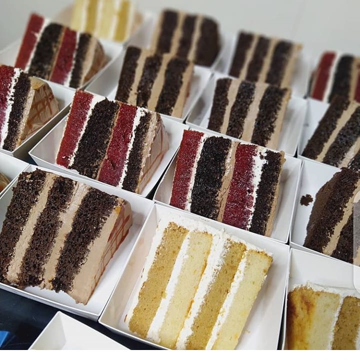 Nimies1's tweet photo. Cake slices to be available on Saturday in kaduna. DM to place order. https://t.co/VkN0BZbmvN