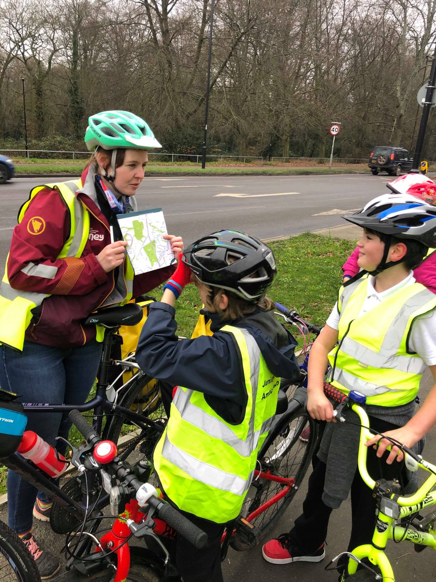 JennyPedals's tweet photo. @SwaythlingPri JTA's & headteacher Mr Draper thoroughly enjoyed their 5mile bike ride around Southampton Common today. We stopped to check out some new #SCN5 infrastructure & worked out where we'd been on a map as we went along๐ฒ @MyJourneyHants @SustransSE @bikeitSH #GreenCity https://t.co/CHAwQo93sW