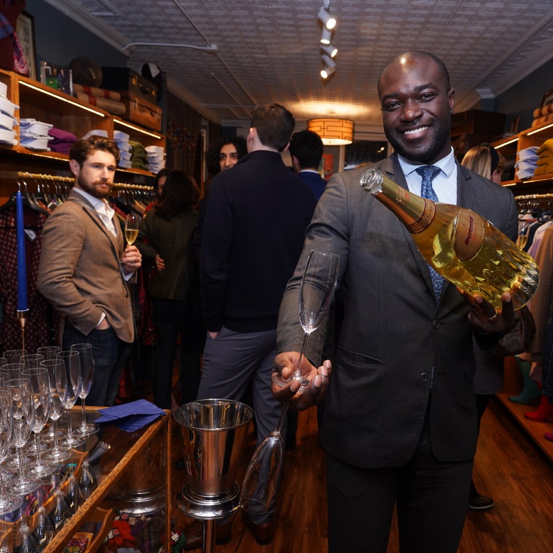 Staffing911's tweet photo. Personalized service is our specialty!
.
.
.
New &amp; Lingwood 
#Staffing911 #Staff #Events #Custom #SuitUp #NewandLingwood #Bartebder #DJ #Service #Server #BottleService #NewYork #NYCEvents

https://t.co/Pi084Eshh4 https://t.co/7x95to3Hjj