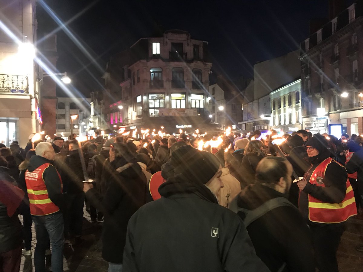 hadhoumBelaredj's tweet photo. #Reims #RetraiteAuxFlambeaux pour le retrait de cette réforme de la retraite synonyme de régression sociale. Les femmes premières victimes de cette réforme! https://t.co/iUstVmPhSB