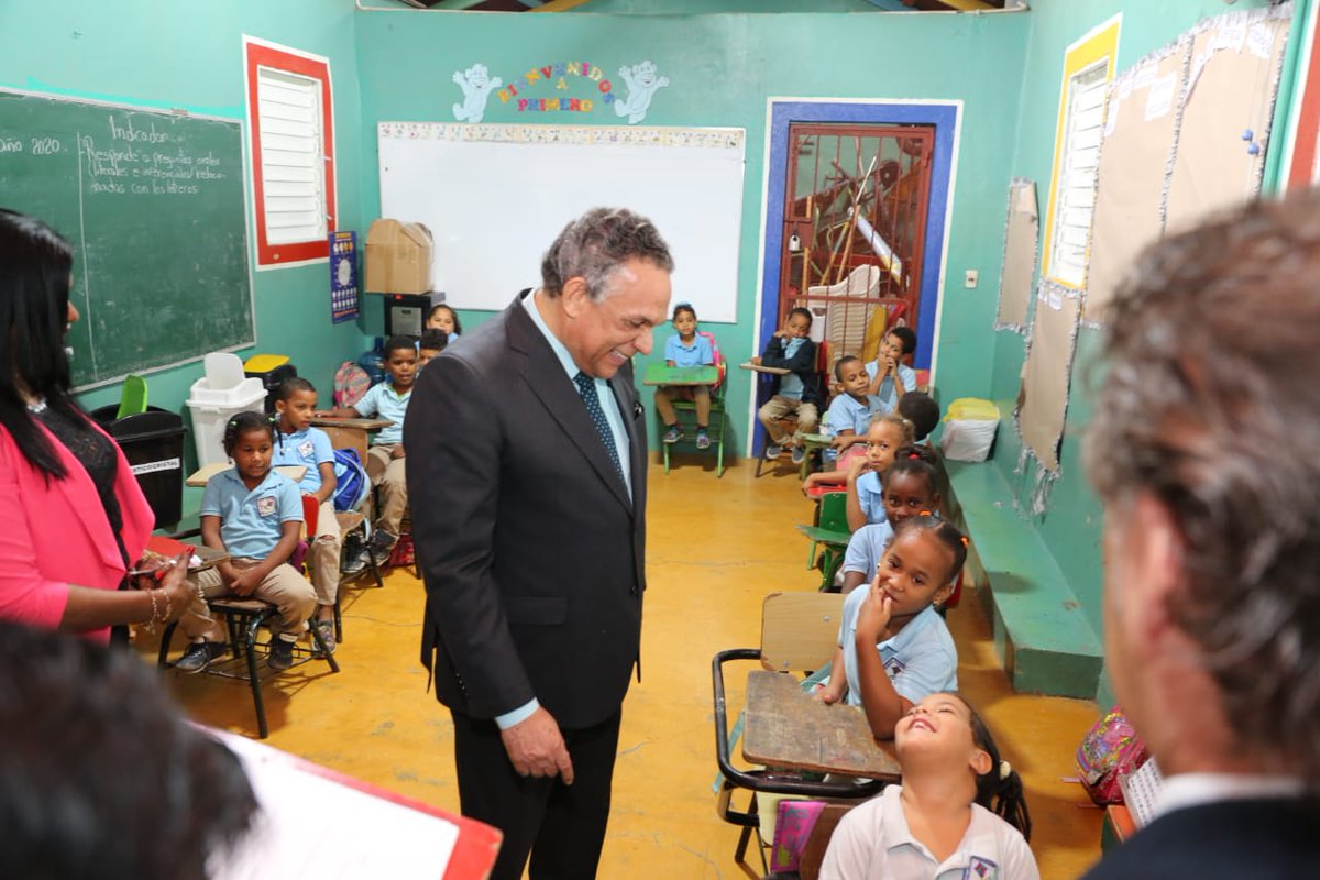 Durante el encuentro, <a href="/Venturacamejo/">Ramon Ventura Camejo</a>, felicitó este centro educativo por haber resultado ganador del Gran Premio Nacional a la Calidad en su XV Versión. 2/3

📍Visita Centro Educativo Integral Cometas de Esperanza, Santiago.