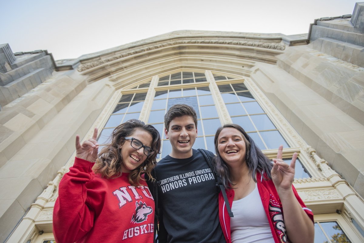 Know someone thinking about a #Transfer2NIU? Explore all that campus has to offer at our Feb. 14 or Feb. 21 Transfer Open House. Visit niu.edu/openhouse to register.