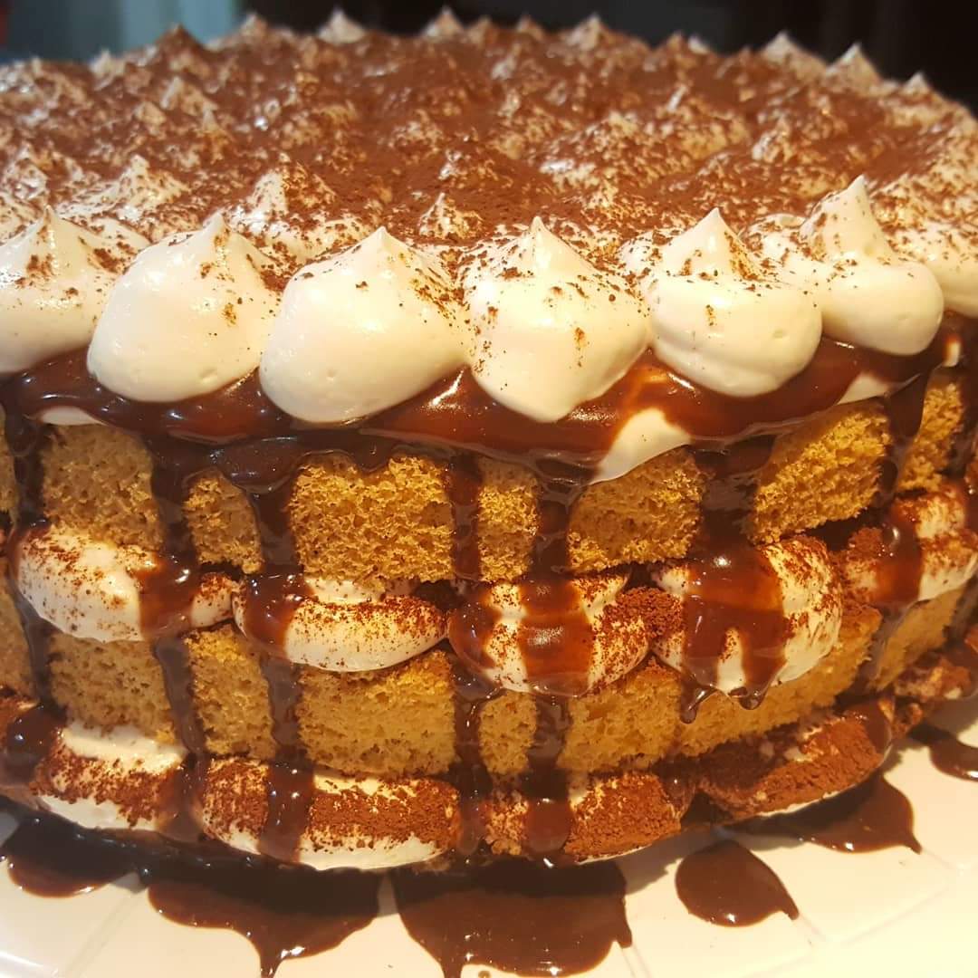 AbuelaHerencia's tweet photo. 📣TORTA TIRAMISU 😋😋 Delicioso y especial para el postre 👌😄
📲 Contacto (0971)445-348
#tiramisu🍰
#dessert🍰 #postrefrio #herenciadelaabuela😍 #chocolate https://t.co/7ubzPjqCTh