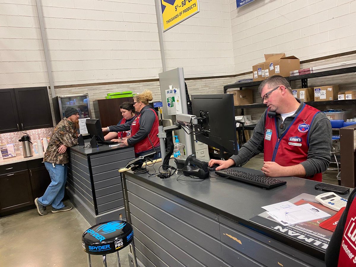 GadsdenLowes's tweet photo. 1640 leading the way with getting our Lowes for Pros signed up with the new claim your account process. #pros #lowes #procustomers #success https://t.co/HJrSaK7QK7