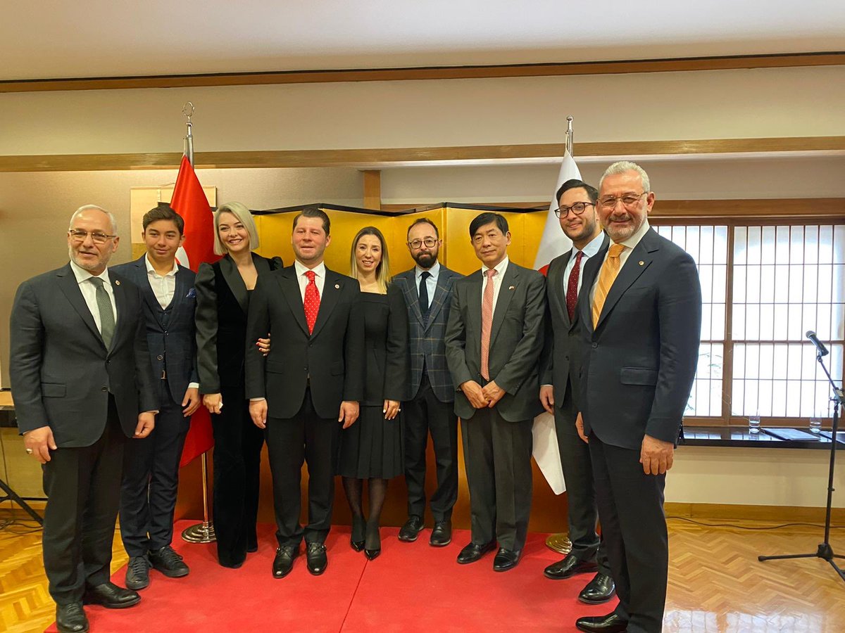 seriftosyali's tweet photo. Bugün bizim icin gurur günü... Japonya 🇯🇵l🇹🇷 Türkiye dostluğunun ekonomik alanda da güçlenmesi için DEİK çatısı altında gösterdiğimiz çabalar Japonya Büyükelçiliği tarafından da ödüle layık görüldü. Aldığımız bu güçle ilişkilerimizin derinleşmesi için çalışmaya devam edeceğiz... https://t.co/MTcskRncew