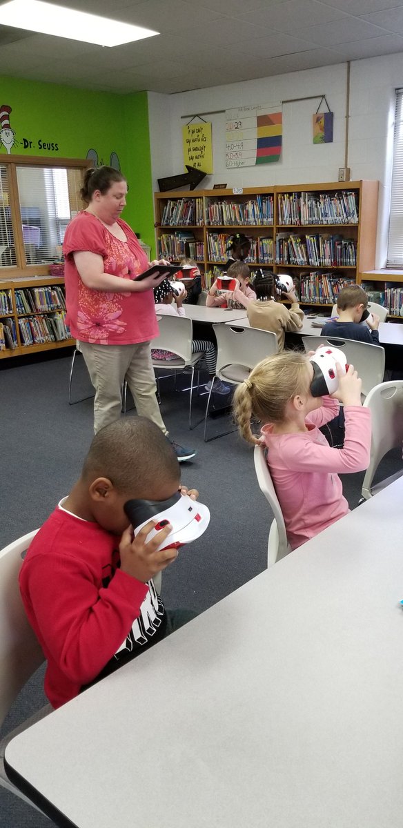 CindyBraddy66's tweet photo. Our Prek kiddos wrapping up our lesson on the Arctic. Thank you Mrs.Alligood
#virtualgoggles #makinglearningfun https://t.co/yGH0LhjLj6