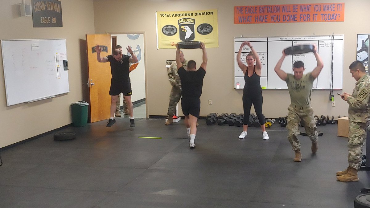 cnuROO's tweet photo. Workout Of the Day here at CARSON-NEWMAN ARMY ROTC. Ask me how you can be a part of these future leaders. Also note MSG Yancey straight SMOKIN the WOD. #CNU #ARMYROTC #7thbrigade https://t.co/wzpNRoB0TC
