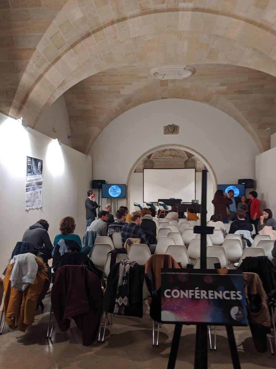 Alixbohersan's tweet photo. Sciences (in)utiles à #CoulissesDesSciences c'est maintenant! Un #talkshow pour parler de domaines scientifiques obscurs pour le grand public avec @LeoGerville @zdricpx et Cécile Léna.
@AssociationDDS https://t.co/iWZqb1uUcD