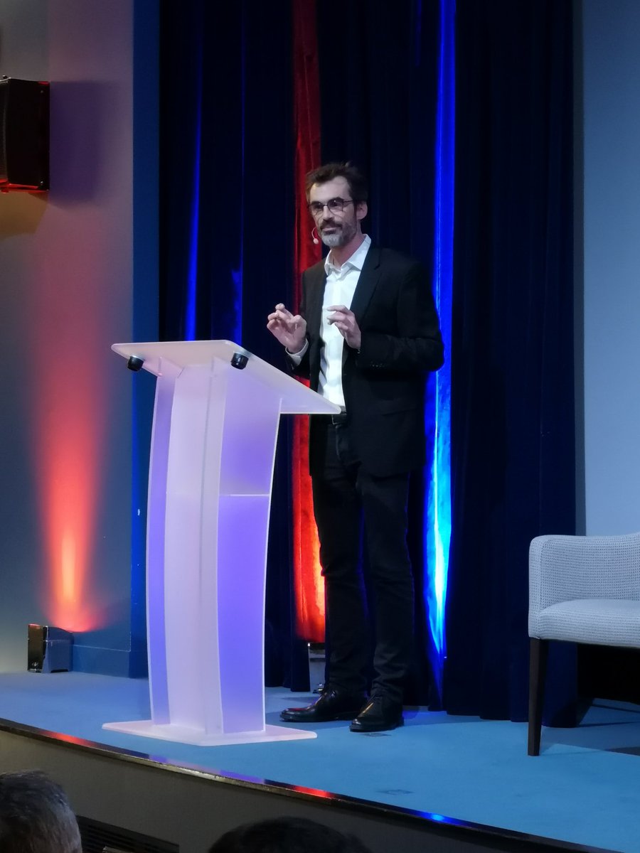 vgeneyton's tweet photo. L'unique, le bizarre crée la singularité de l'humain face à l'#IA. On n'injecte pas la vie par addition, l'intelligence artificielle ne sera pas le nouveau golem selon @Enthoven_R #dsin2019 https://t.co/6X39MwaEjD