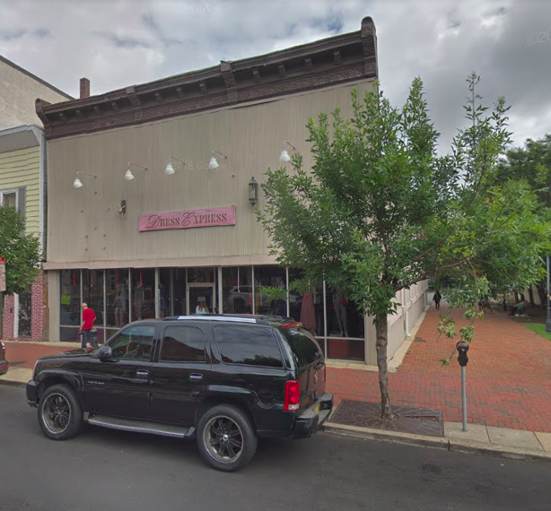 fwwoolworthco's tweet photo. Talk about a throwback! This F. W. Woolworth Co. store was located in Perth Amboy, NJ circa 1919. As of 2018 it was a Dress Express. Anyone know what it is currently? https://t.co/6TD6qsgCds