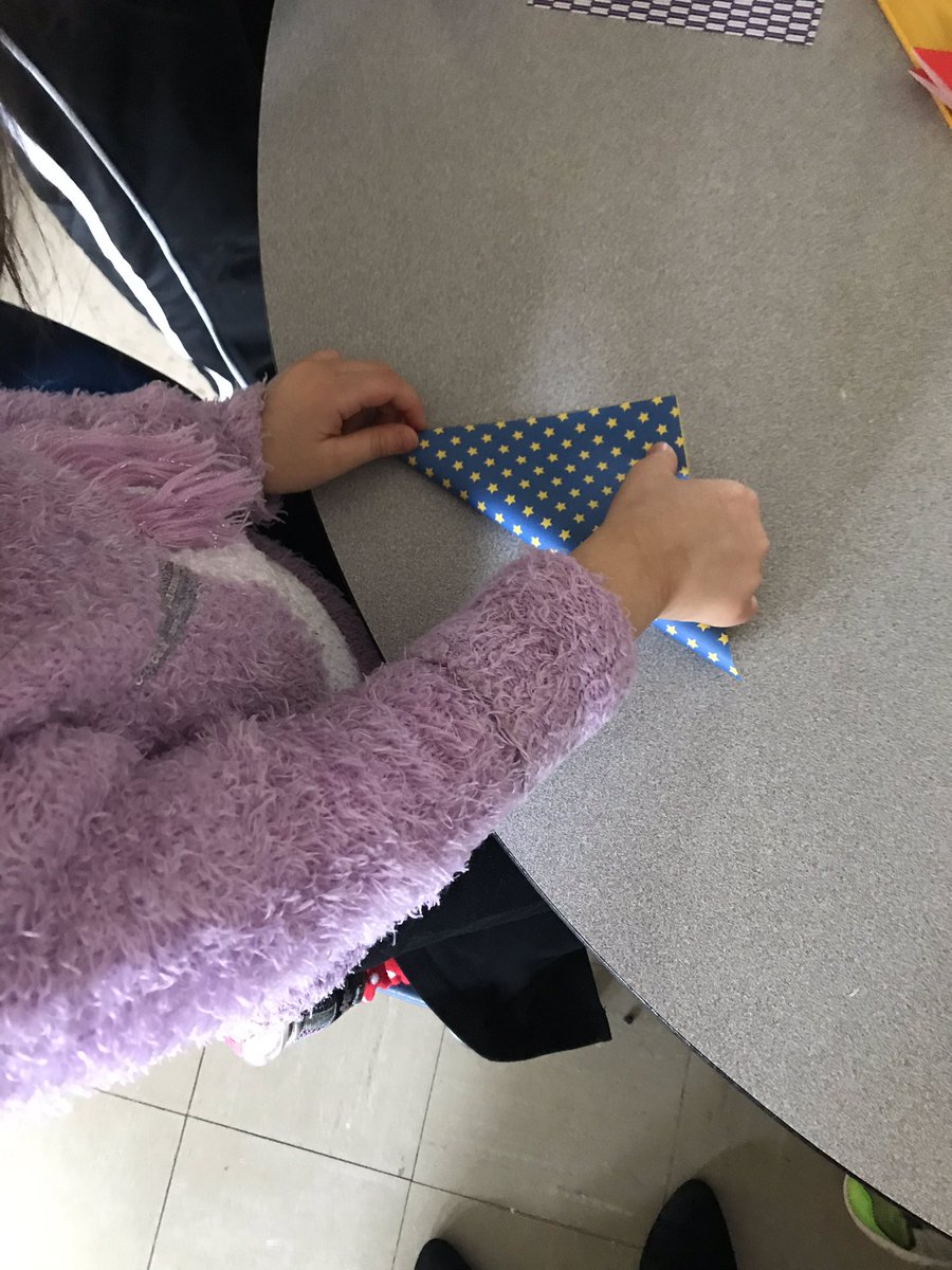 ClintonTDSB's tweet photo. Origami making in Room 211 with a Parent Expert.  Always great to have parents share their skills with the children. https://t.co/l1yIzhuv1c