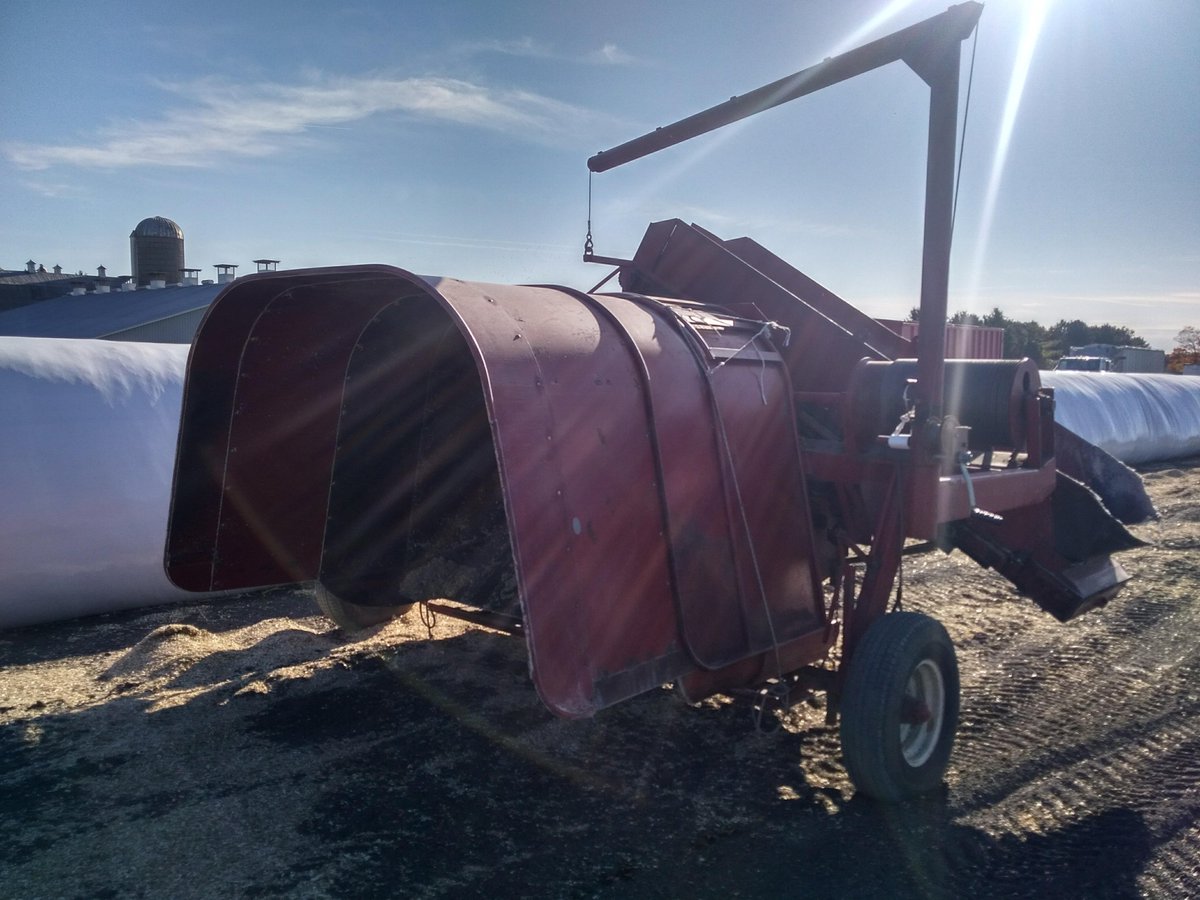 farmerskinner's tweet photo. Another clean unit looking for a new home.
Kelly Ryan Feed Bagger
9' Tunnel, 250' Cables, Hyd Re-wind, Bag Cradle,
ready to take feed for 1st cut.
#ontag #silagebagger @NHBobmark https://t.co/KZ517vdjjL