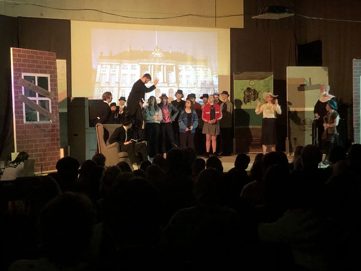 Præmiere på årets teater #pigerpårepeat #efterskole