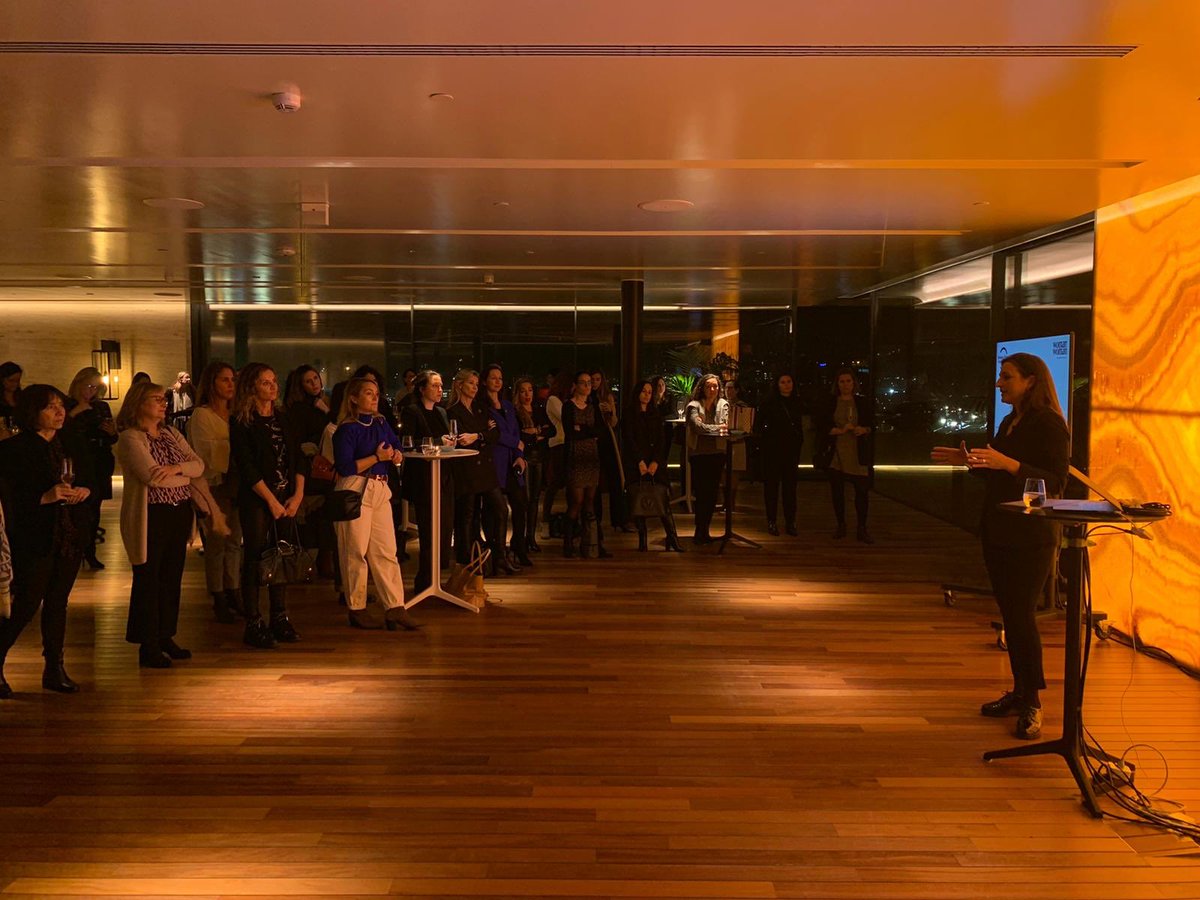 BWomenEmpower's tweet photo. “A las mujeres nos han enseñado a pedir permiso, pero es mejor actuar y pedir perdón”, afirma Maria Teixidor, de FC Barcelona

#BusinessWomenEmpowerment
#W2W https://t.co/arErDAZ9TU