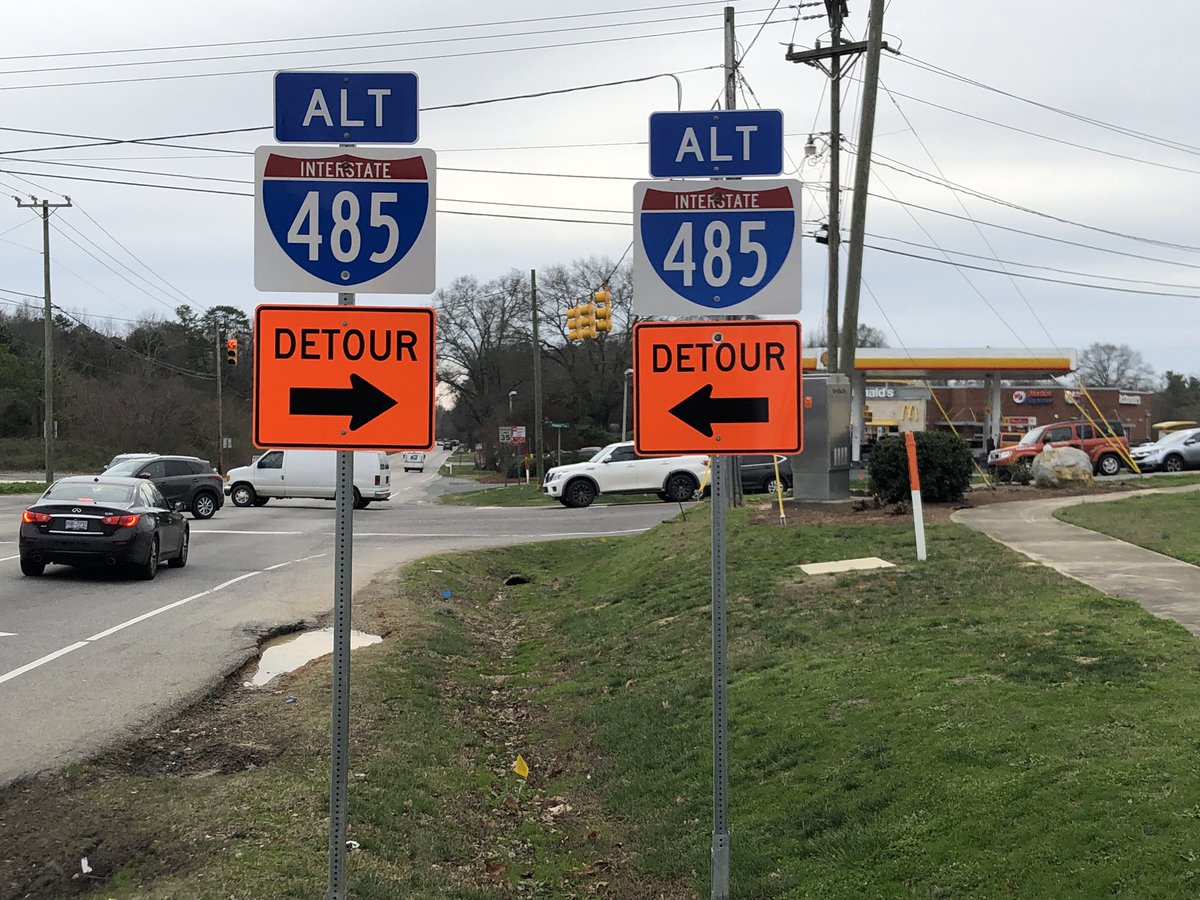 JoeBrunoWSOC9's tweet photo. NCDOT put up these contradictory  signs in Stallings. A lot of drivers aren’t really sure what to make of them @wsoctv https://t.co/eYUianBLSK