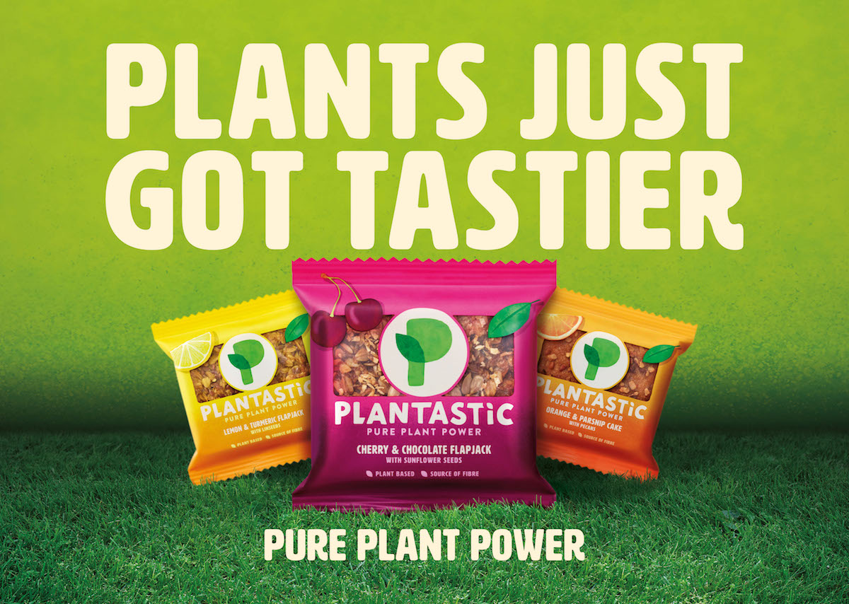 veganuary's tweet photo. Switch up your snack bar line-up with the NEW plant-based cake and flapjack bars from Plantastic! 🍒

The range includes 4 fantastic types -  Orange &amp; Parsnip Cake, Apricot &amp; Ginger Flapjack, Lemon &amp; Turmeric Flapjack and Cherry &amp; Chocolate Flapjack. Now in @Tesco Express stores! https://t.co/QWp78Mu7wS