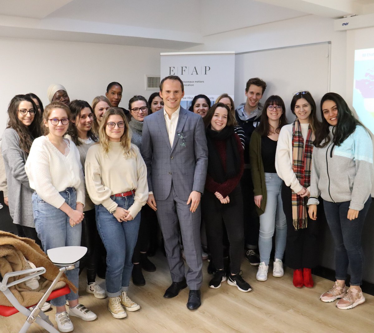 Benjamin_Boutin's tweet photo. Pour une meilleure connaissance et une appropriation par les #jeunes de la #francophonie dans ses différentes réalités (linguistique, politique, économique, culturelle), j'aime intervenir dans les écoles et les universités. Ici à l'@EFAP_ avec les futurs communicants du #MBACPI📸 https://t.co/ygmy1kg2aM