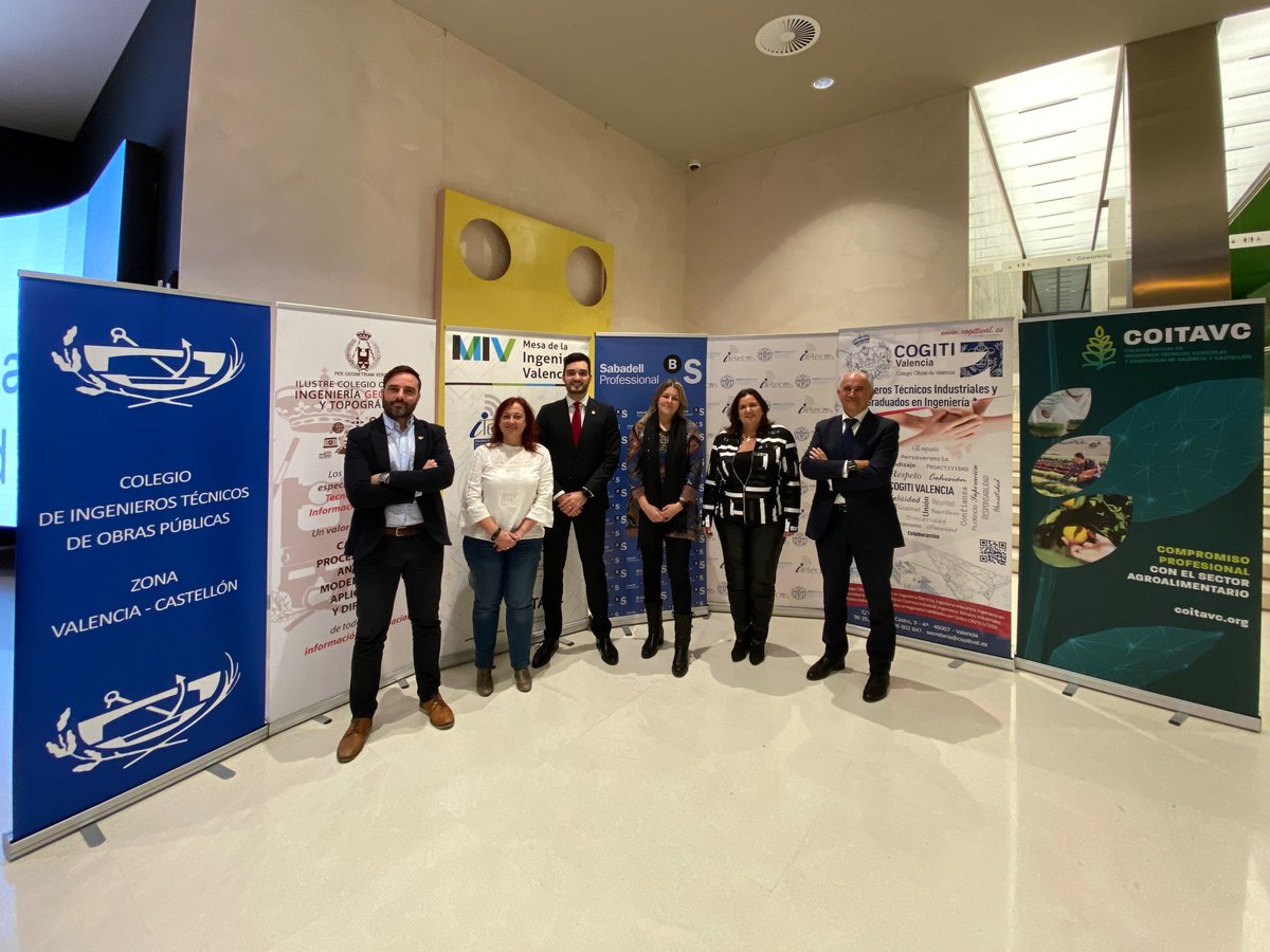 MesaIngValencia's tweet photo. La @MesaIngValencia firma un convenio de colaboración con @BancSabadell en el #SabadellHub, entidad con larga trayectoria de colaboración con #ColegiosProfesionales y gran experiencia prestando servicios especializados a los #profesionales. https://t.co/ABag8lhDpP