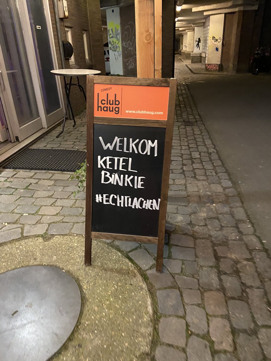 VanMarion's tweet photo. Zo, #echtlachen vanavond :) #ketelbinkie https://t.co/l6LsZvOOFI