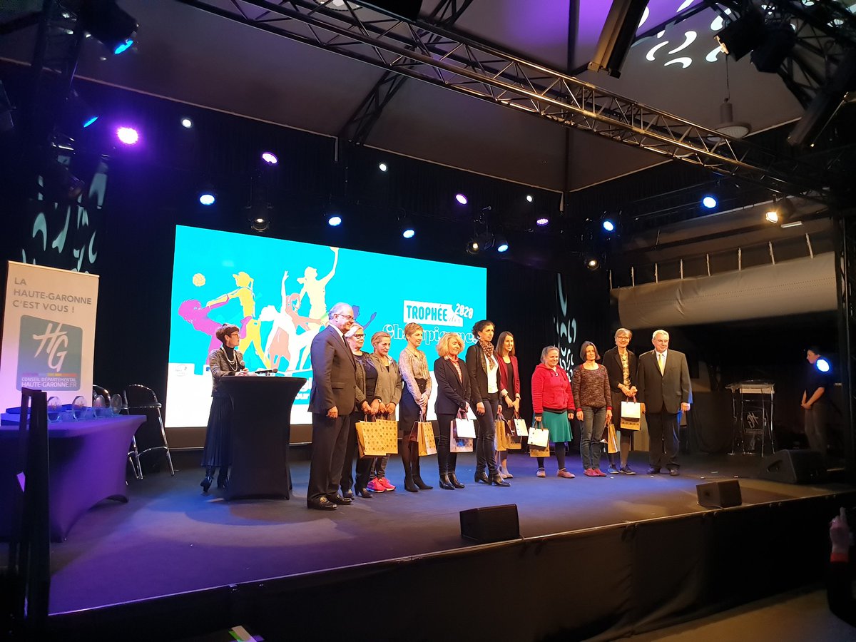 viaOccitanieTV's tweet photo. Le sport féminin est mis à l'honneur au département de la @HauteGaronne. 50 femmes tous sports confondues ont été récompensées pour leur performance sportive de haut niveau #sportfeminin #egalite #femmessportives https://t.co/zxhTKNmlIZ