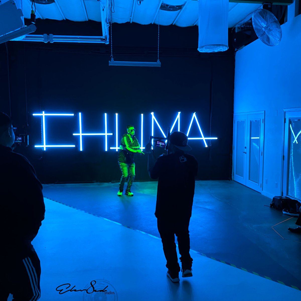 #BTS #videoshoot @Chumamusic
#Shooter: @creative_mindzv
#Choreographer:@iamalexis365
#Models: @iconicvayy_ @domonique_lanee
.
After these messages well be riiiight back!
#sacramentostudio #videoshoot #sacramentomedia #creative #newmusic #recordingstudio #cinematography